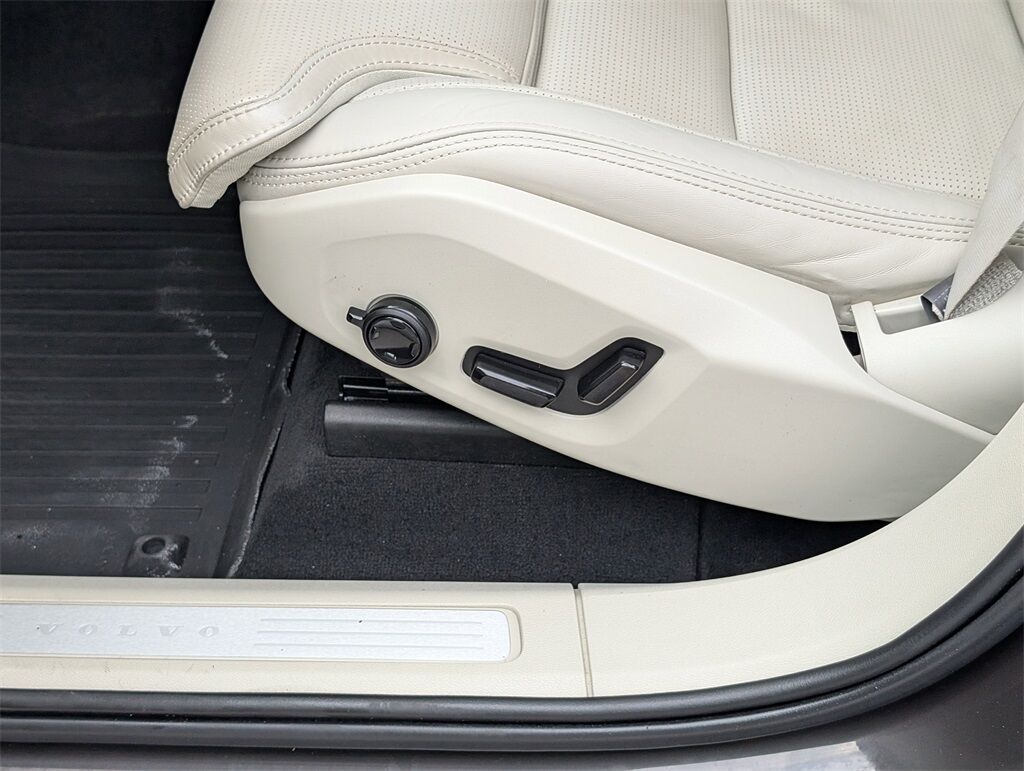 2022 Volvo XC60 B5 Inscription Hunt Valley MD