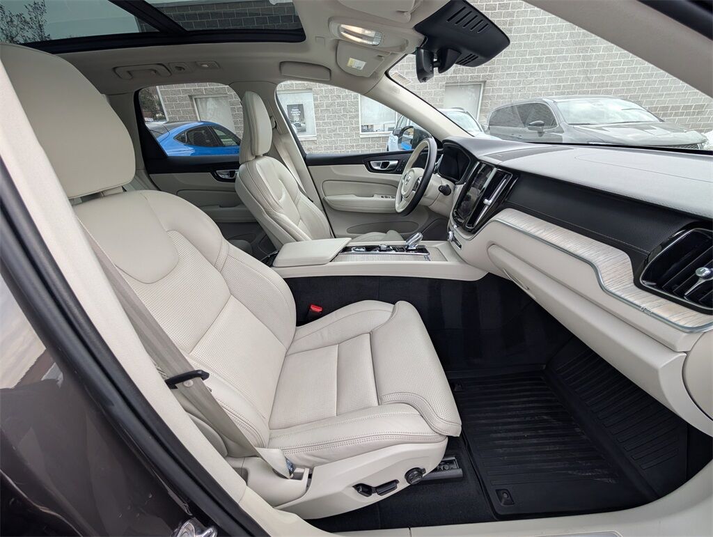 2022 Volvo XC60 B5 Inscription Hunt Valley MD