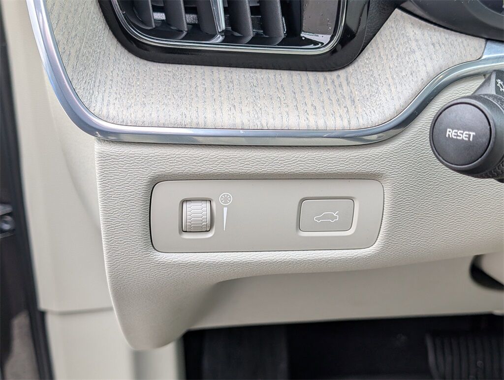 2022 Volvo XC60 B5 Inscription Hunt Valley MD