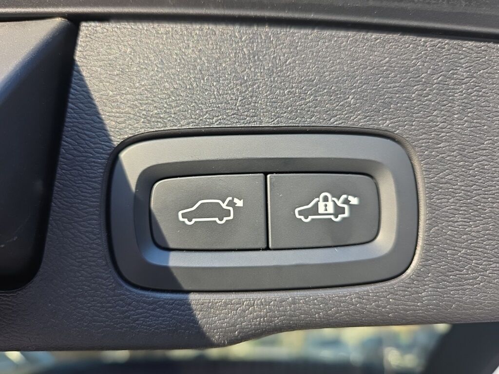 2022 Volvo XC60 B5 Inscription Hunt Valley MD