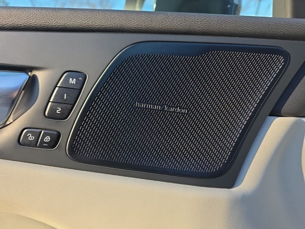 2022 Volvo XC60 B5 Inscription Hunt Valley MD