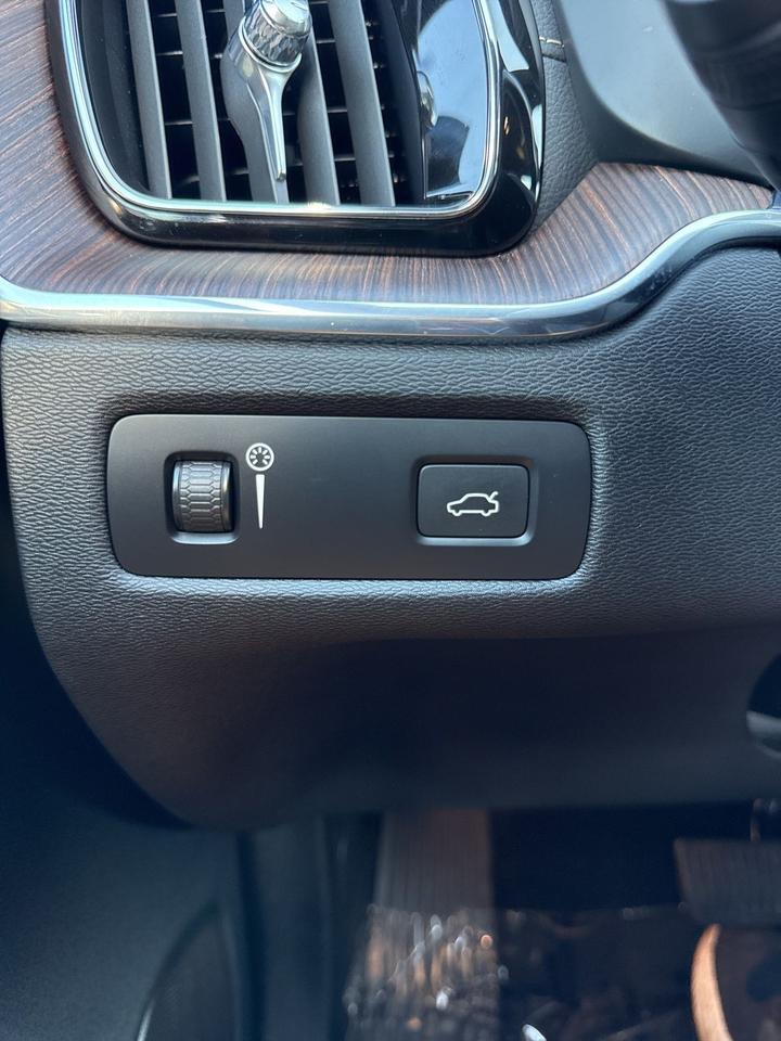 2022 Volvo XC60 B5 Inscription Chantilly VA