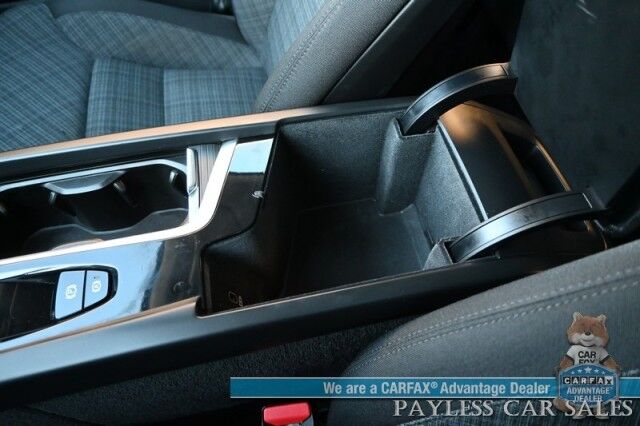 2022 Volvo XC60 B5 Momentum / AWD / Advanced Pkg / Power & Heated Seats / Panoramic Sunroof / NAV / HUD / Lane Departure & Blind Spot Alert / Bluetooth / 360 Camera / Keyless Entry & Start / 28 MPG / 1-Owner Anchorage AK