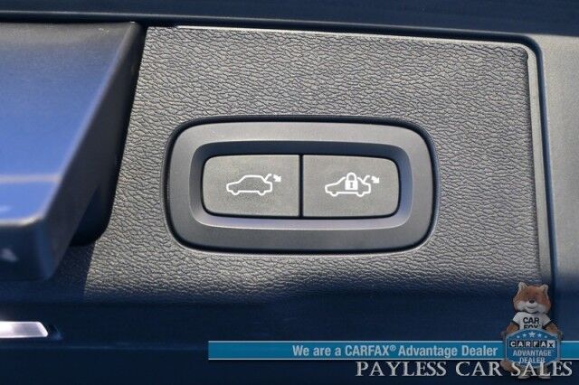 2022 Volvo XC60 B5 Momentum / AWD / Advanced Pkg / Power & Heated Seats / Panoramic Sunroof / NAV / HUD / Lane Departure & Blind Spot Alert / Bluetooth / 360 Camera / Keyless Entry & Start / 28 MPG / 1-Owner Anchorage AK