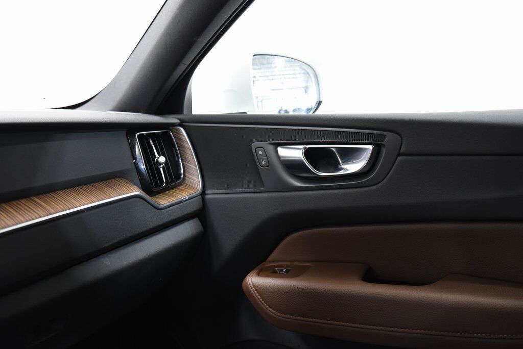 2022 Volvo XC60 B5 Momentum Akron OH