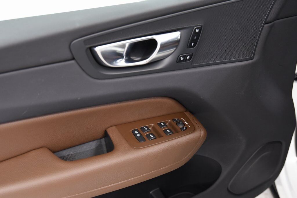 2022 Volvo XC60 B5 Momentum Akron OH