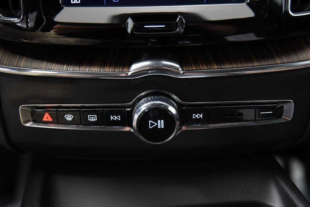 2022 Volvo XC60 B5 Momentum Akron OH