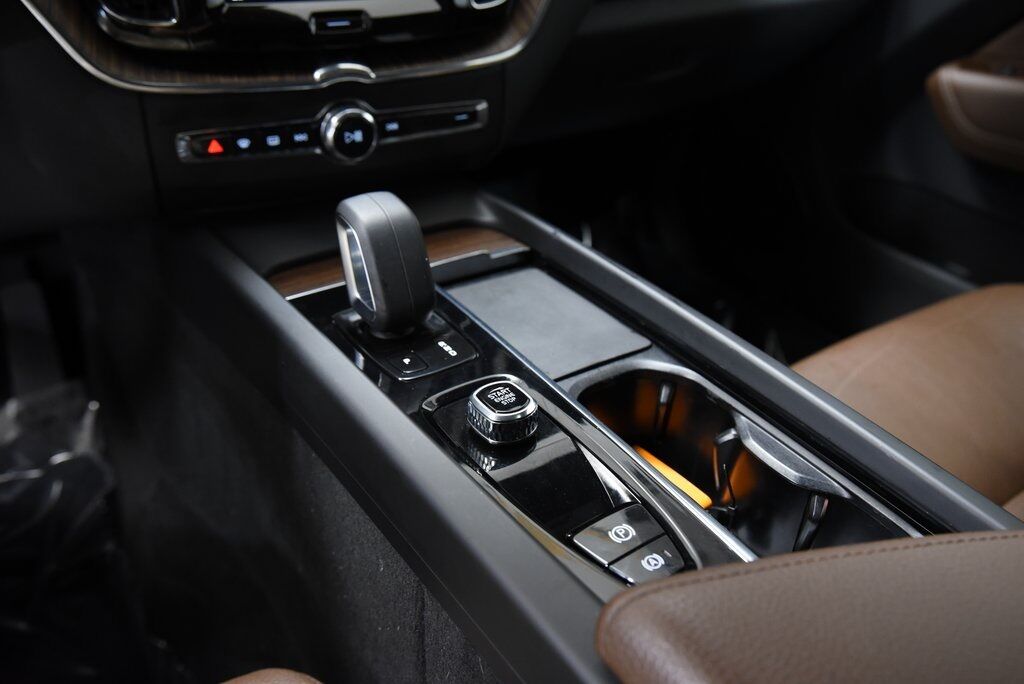 2022 Volvo XC60 B5 Momentum Akron OH