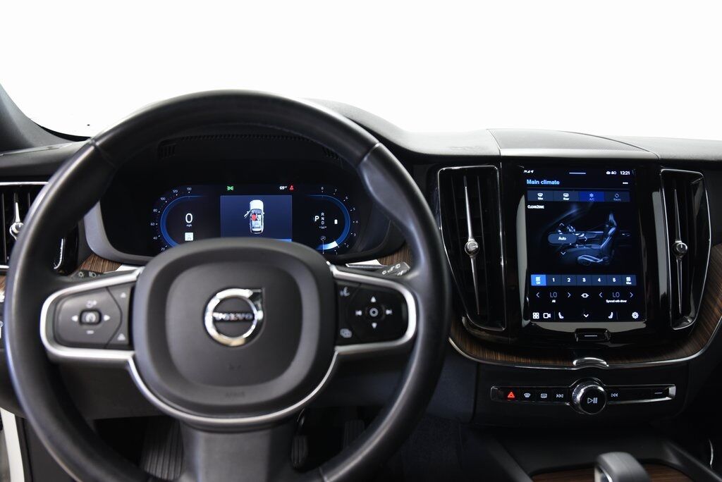 2022 Volvo XC60 B5 Momentum Akron OH