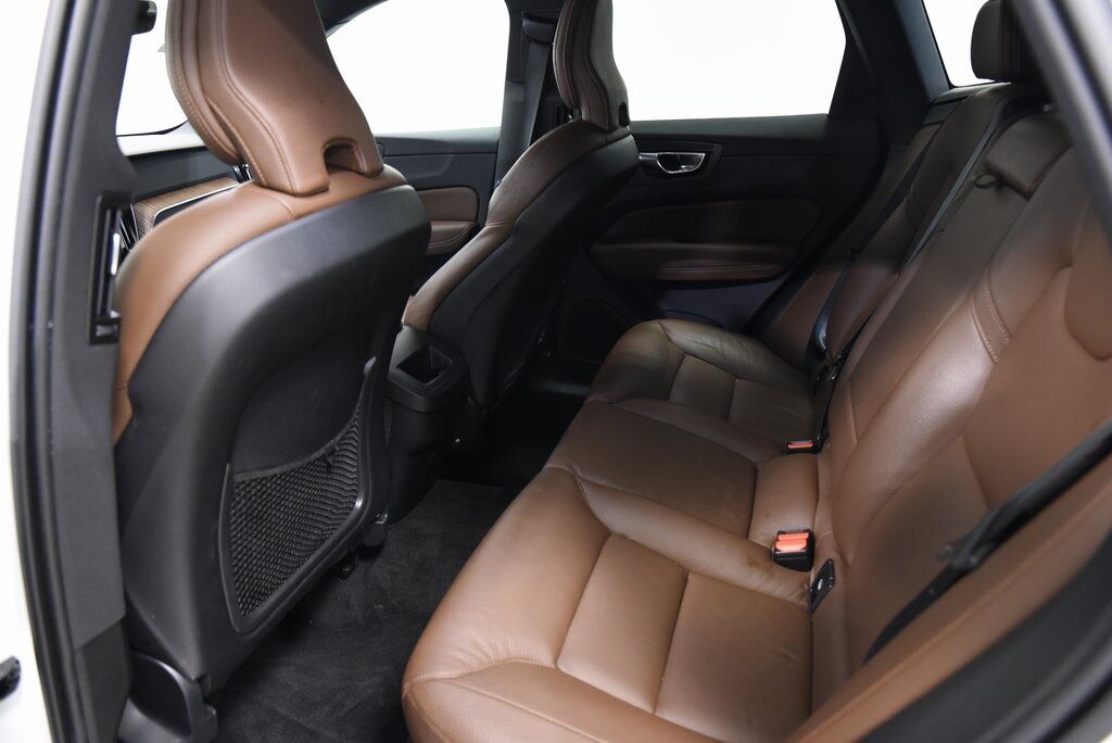 2022 Volvo XC60 B5 Momentum Akron OH