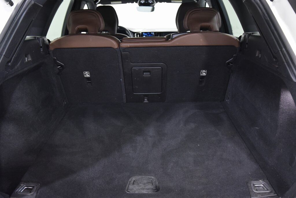 2022 Volvo XC60 B5 Momentum Akron OH