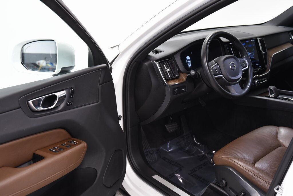 2022 Volvo XC60 B5 Momentum Akron OH