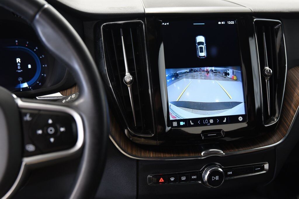 2022 Volvo XC60 B5 Momentum Akron OH