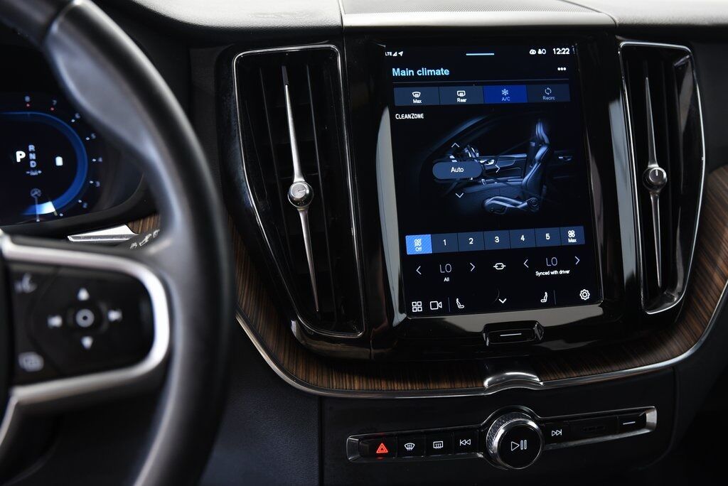2022 Volvo XC60 B5 Momentum Akron OH