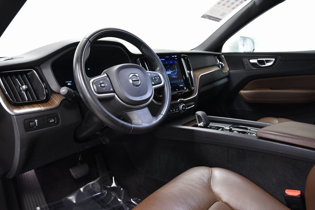 2022 Volvo XC60 B5 Momentum Akron OH