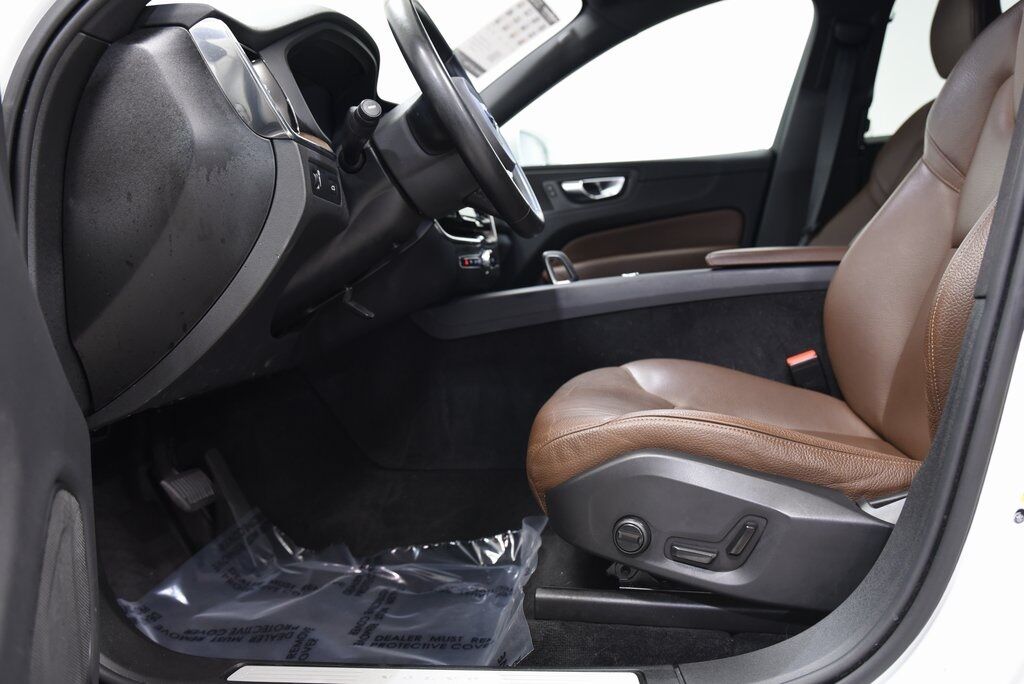 2022 Volvo XC60 B5 Momentum Akron OH