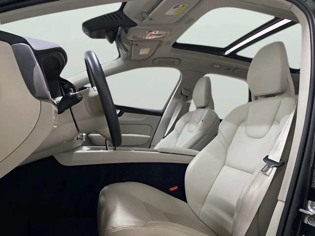 2022 Volvo XC60 B5 Momentum Dallas TX
