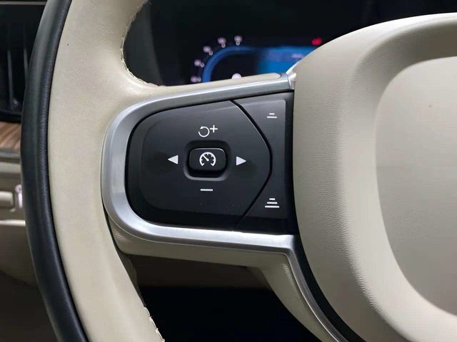2022 Volvo XC60 B5 Momentum Dallas TX