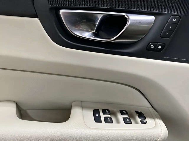 2022 Volvo XC60 B5 Momentum Dallas TX