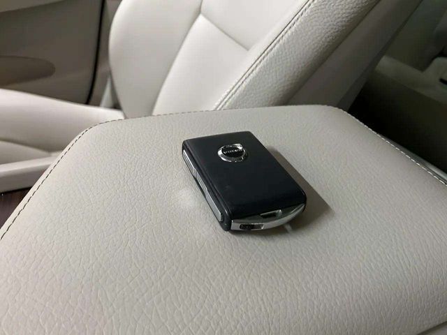 2022 Volvo XC60 B5 Momentum Dallas TX