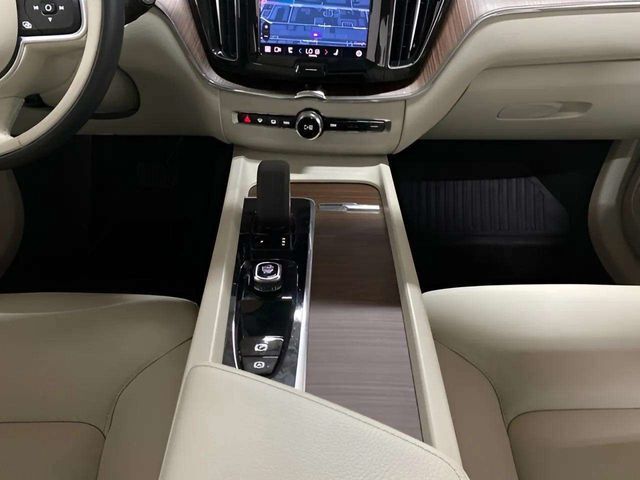 2022 Volvo XC60 B5 Momentum Dallas TX