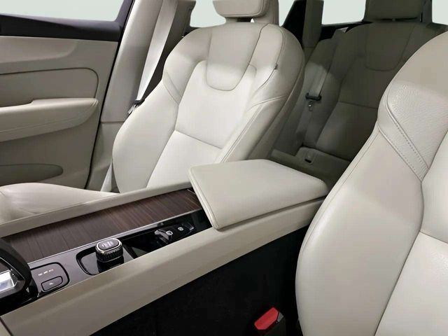 2022 Volvo XC60 B5 Momentum Dallas TX