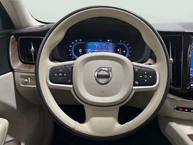 2022 Volvo XC60 B5 Momentum Dallas TX