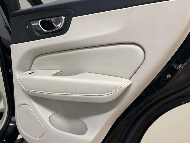 2022 Volvo XC60 B5 Momentum Dallas TX