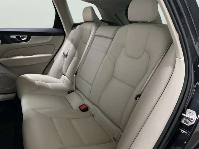 2022 Volvo XC60 B5 Momentum Dallas TX