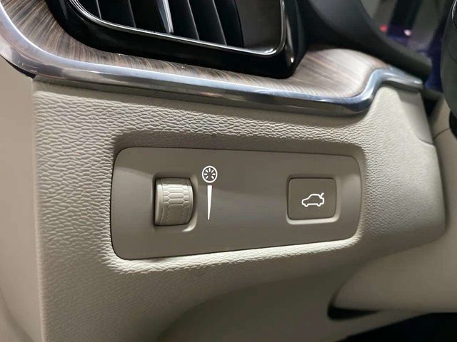 2022 Volvo XC60 B5 Momentum Dallas TX