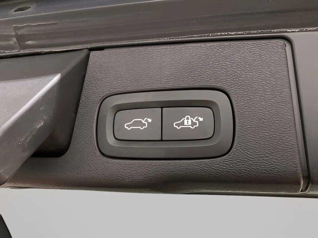 2022 Volvo XC60 B5 Momentum Dallas TX