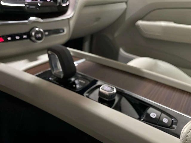 2022 Volvo XC60 B5 Momentum Dallas TX