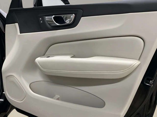2022 Volvo XC60 B5 Momentum Dallas TX