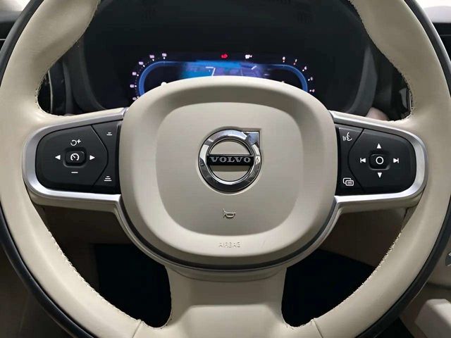 2022 Volvo XC60 B5 Momentum Dallas TX