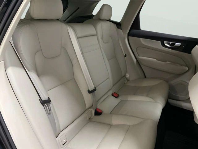 2022 Volvo XC60 B5 Momentum Dallas TX
