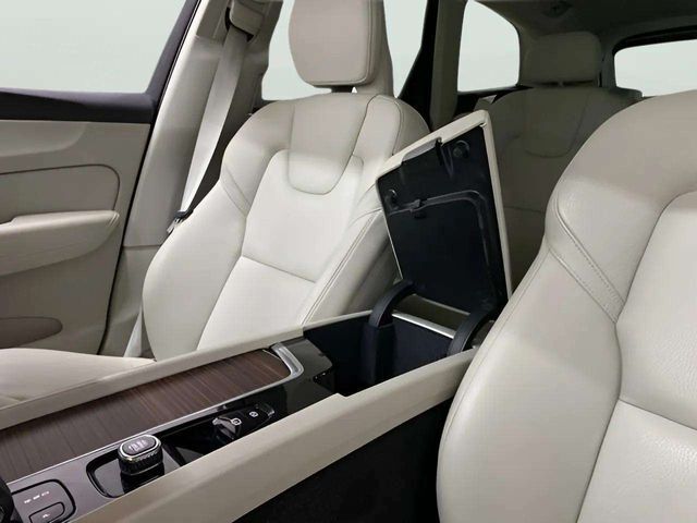 2022 Volvo XC60 B5 Momentum Dallas TX