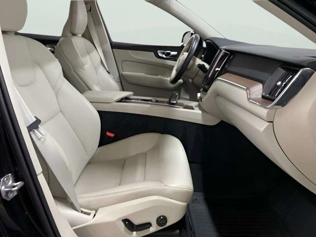 2022 Volvo XC60 B5 Momentum Dallas TX