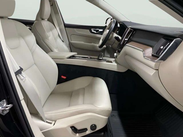 2022 Volvo XC60 B5 Momentum Dallas TX
