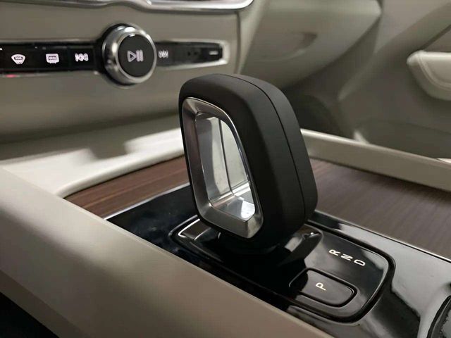 2022 Volvo XC60 B5 Momentum Dallas TX