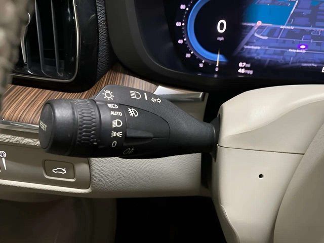 2022 Volvo XC60 B5 Momentum Dallas TX