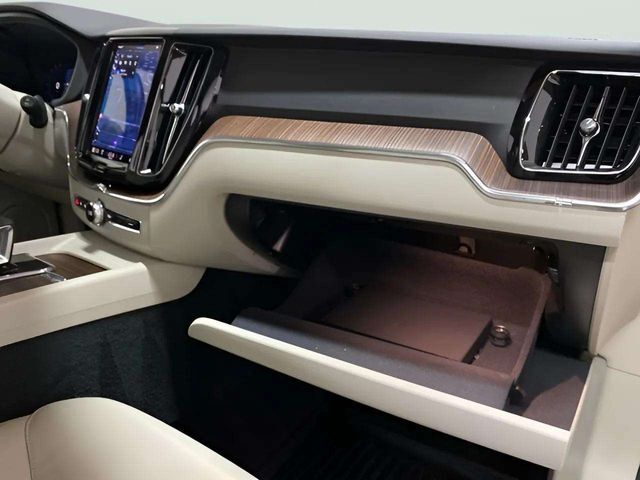 2022 Volvo XC60 B5 Momentum Dallas TX