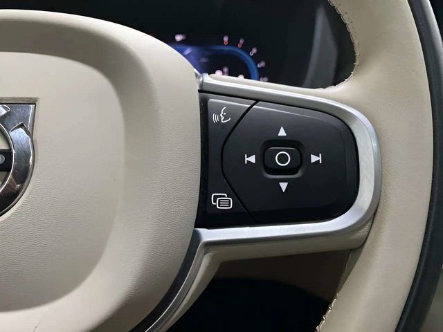 2022 Volvo XC60 B5 Momentum Dallas TX