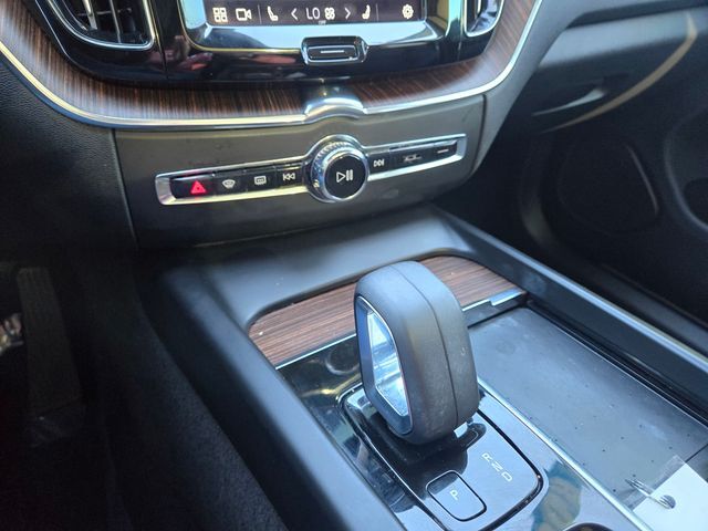 2022 Volvo XC60 B5 Momentum Folsom CA
