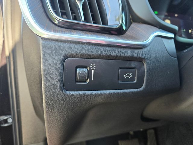 2022 Volvo XC60 B5 Momentum Folsom CA