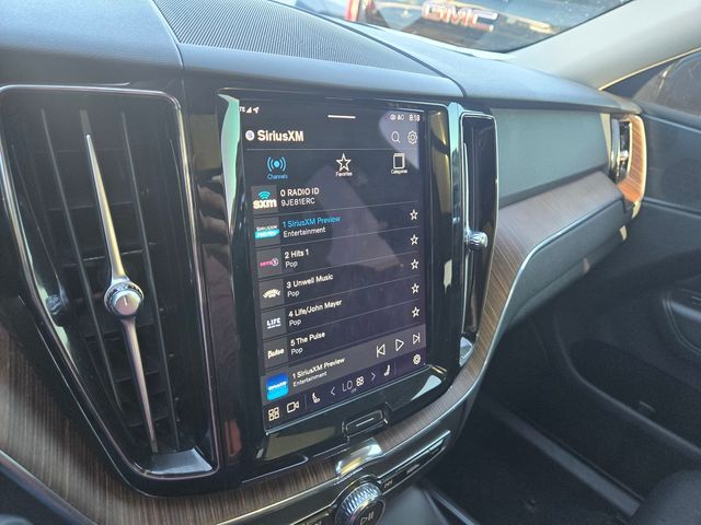 2022 Volvo XC60 B5 Momentum Folsom CA