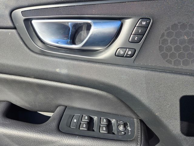 2022 Volvo XC60 B5 Momentum Folsom CA