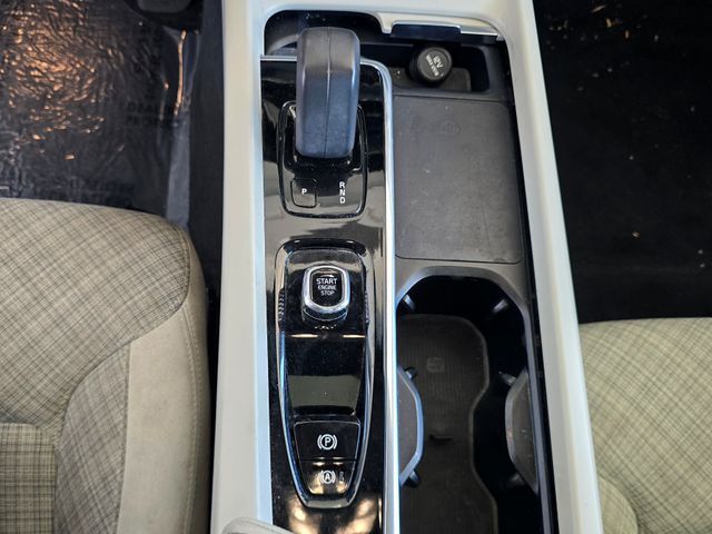 2022 Volvo XC60 B5 Momentum Folsom CA