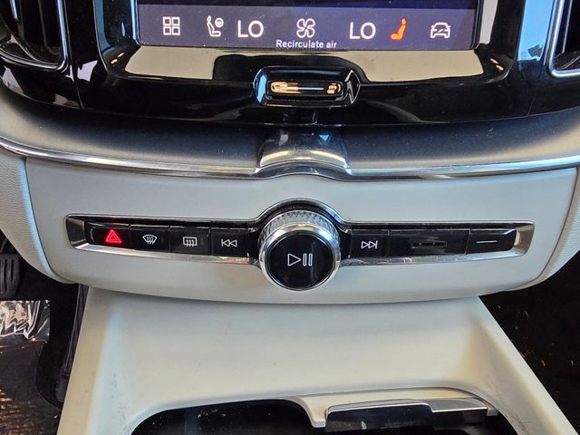 2022 Volvo XC60 B5 Momentum Folsom CA
