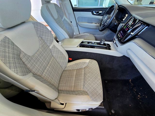 2022 Volvo XC60 B5 Momentum Folsom CA