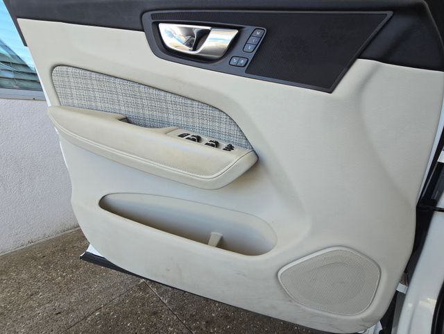 2022 Volvo XC60 B5 Momentum Folsom CA